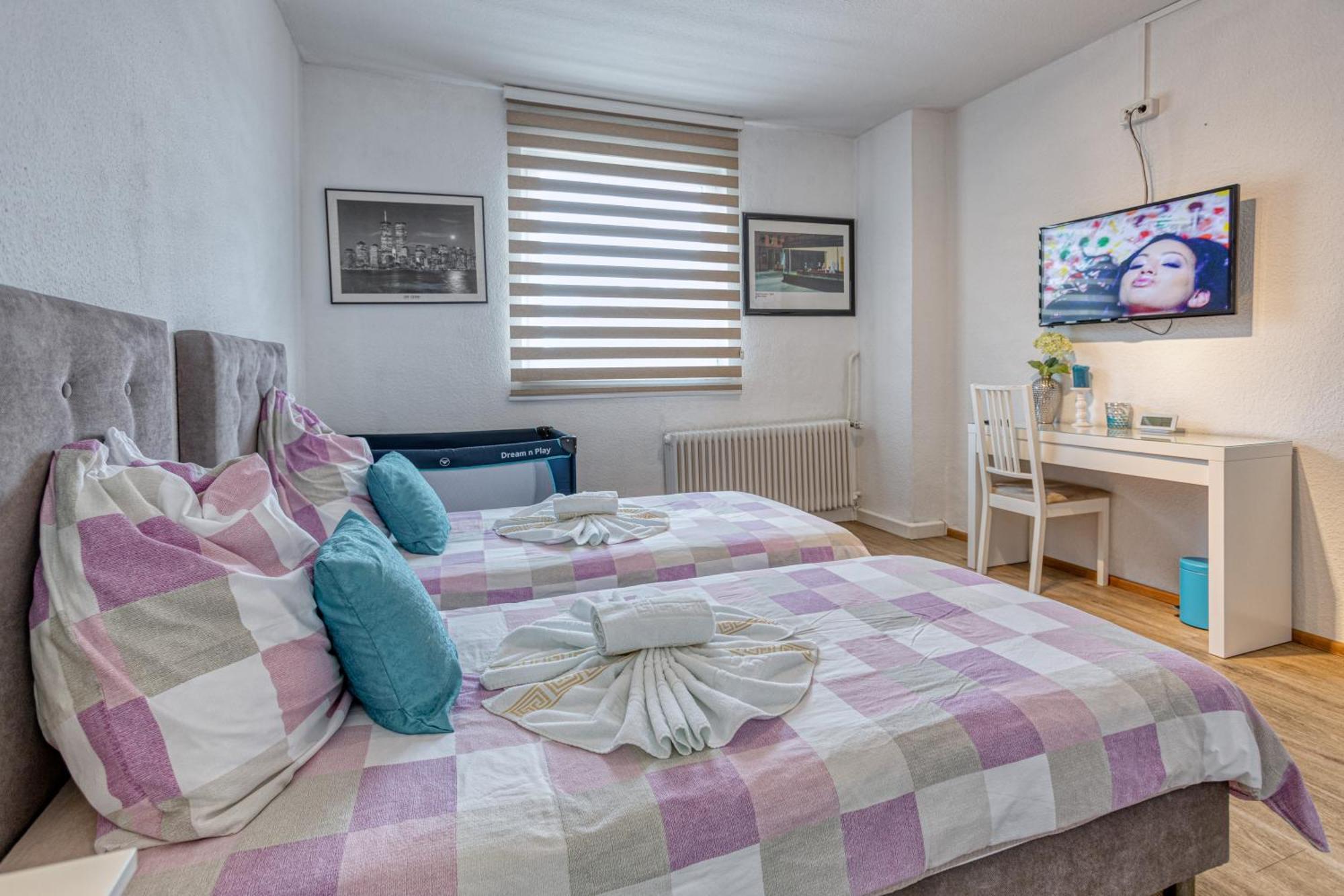 Touch Down Motel Lohmar Luaran gambar