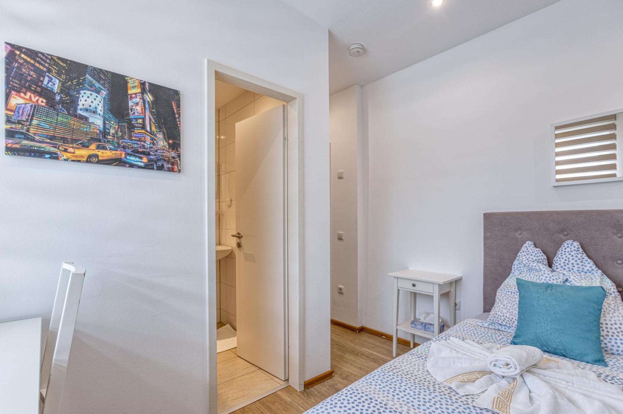 Touch Down Motel Lohmar Luaran gambar