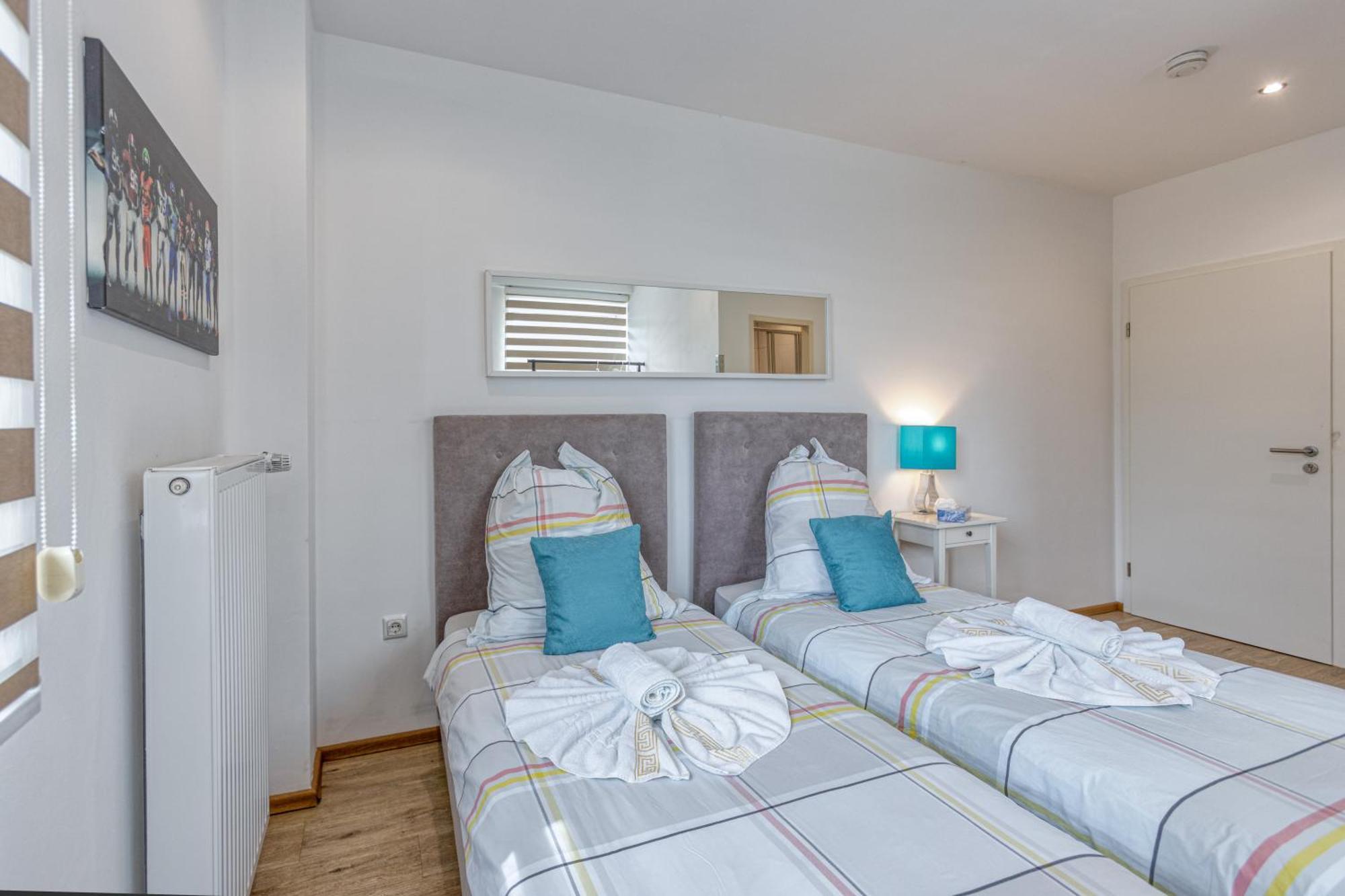 Touch Down Motel Lohmar Luaran gambar