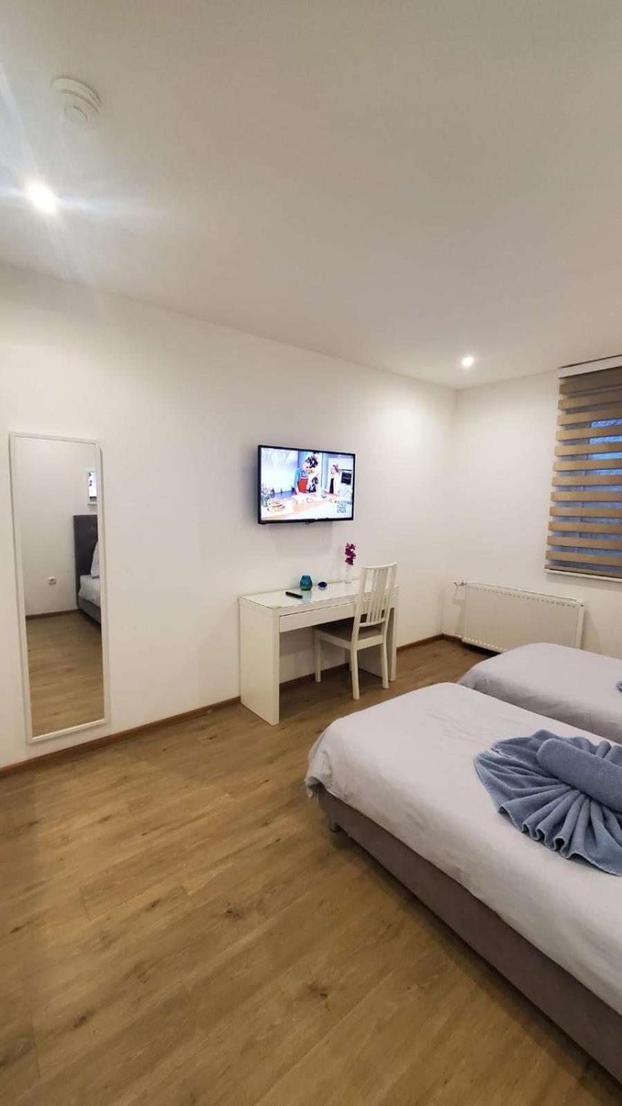 Touch Down Motel Lohmar Luaran gambar