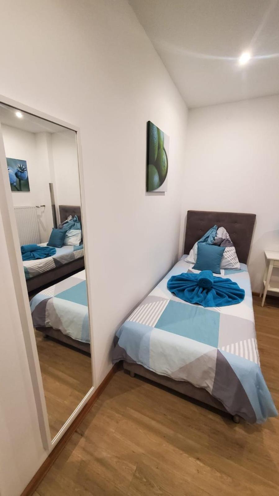 Touch Down Motel Lohmar Luaran gambar