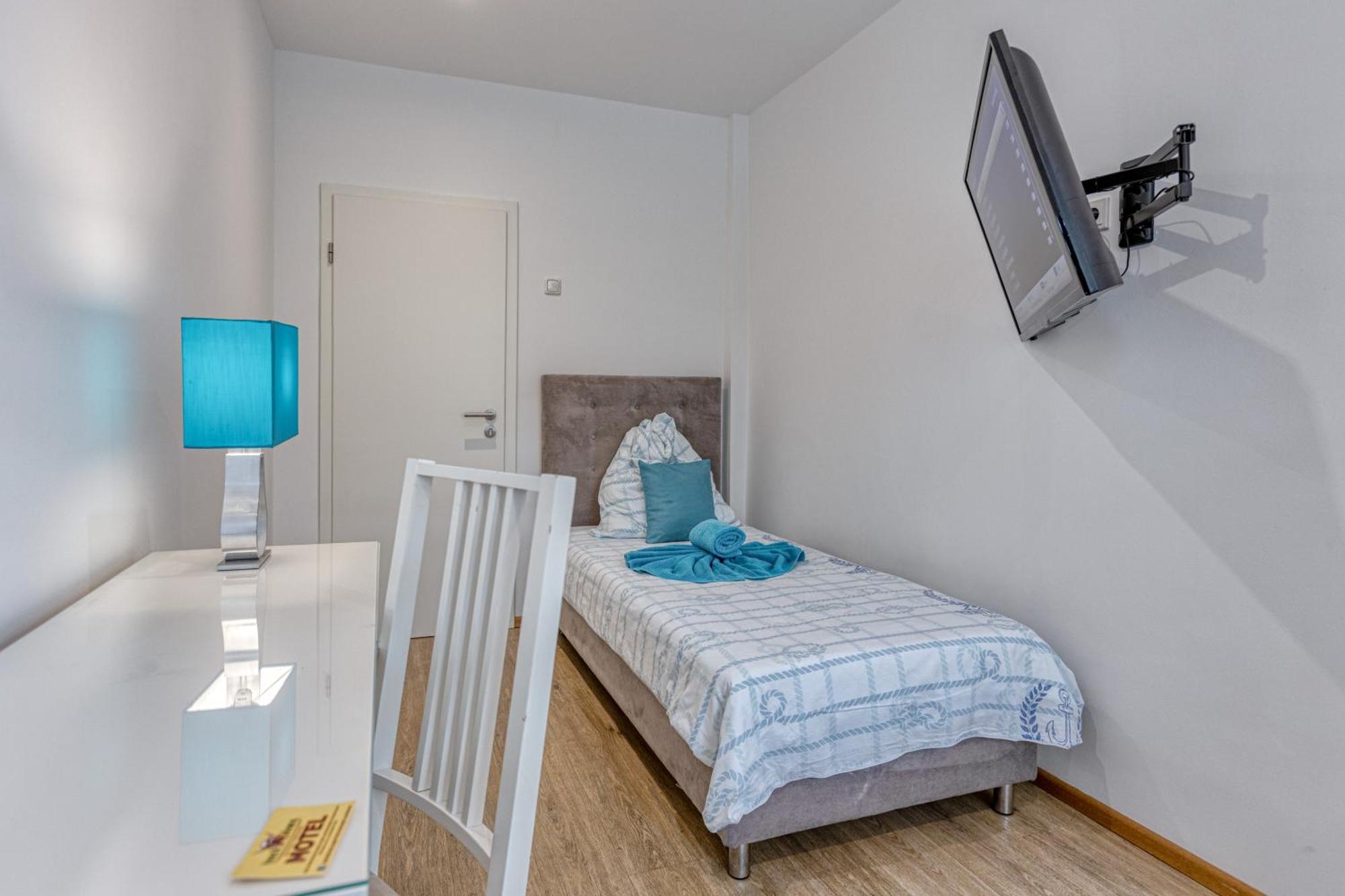 Touch Down Motel Lohmar Luaran gambar